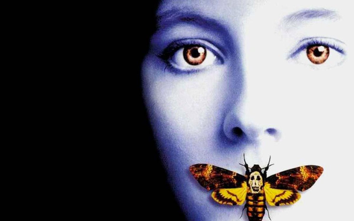 Happy 🎂 today à #TheSilenceofTheLambs qui fête ses 33 ans. 
Thriller macabre et ambiguë prenant où le sentiment fascination/répulsion est usé jusqu'à son paroxysme par un Demme on fire qui sublime un tandem ' Belle et la Bête ' Foster/Hopkins, gravé dans le marbre du 7ème art.