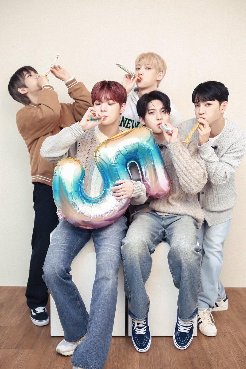 VannerOfficial's tweet photo. [🎂] 

🎂HAPPY VANNER DAY🎂
✨VANNER Debut 5th Anniversary✨

#VANNER #배너 
#VANNER_5th_Anniversary
#배너_5주년_질수없지
#HAPPY_5TH_ANNIVERSARY_VANNER https://t.co/oZwF3pXtTu