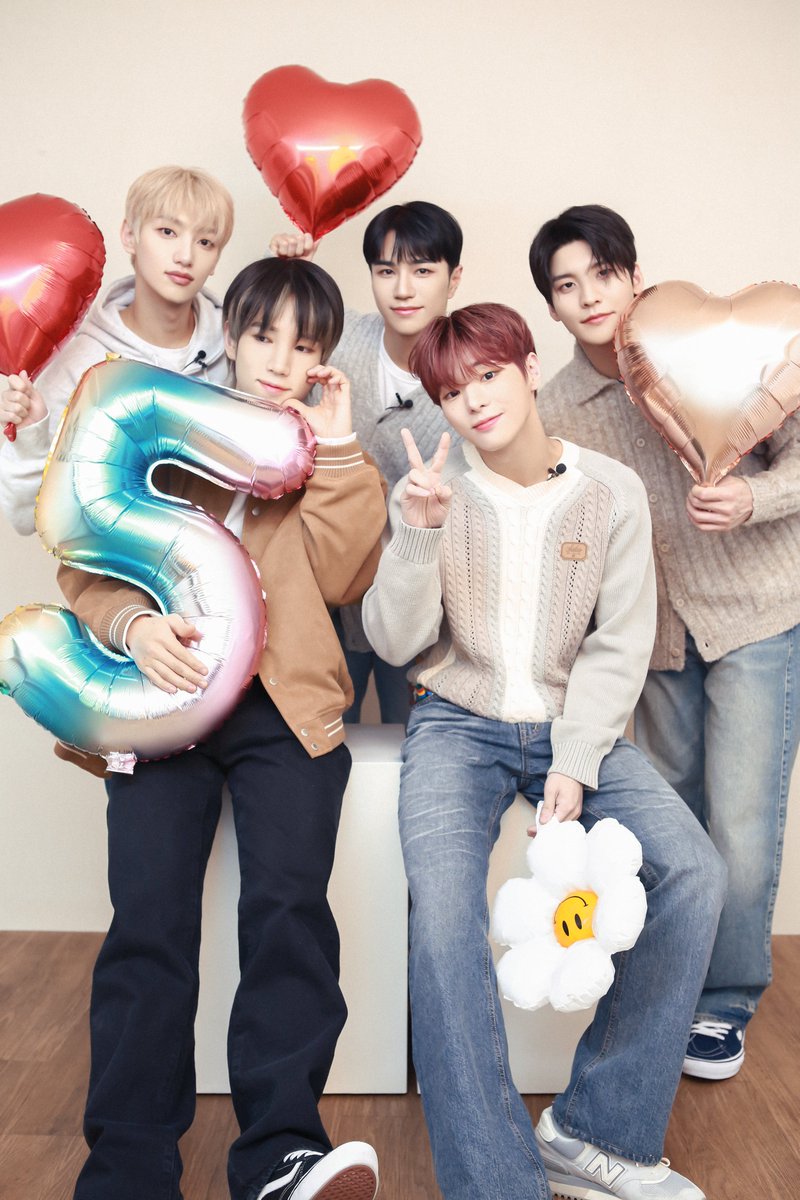 VannerOfficial's tweet photo. [🎂] 

🎂HAPPY VANNER DAY🎂
✨VANNER Debut 5th Anniversary✨

#VANNER #배너 
#VANNER_5th_Anniversary
#배너_5주년_질수없지
#HAPPY_5TH_ANNIVERSARY_VANNER https://t.co/oZwF3pXtTu