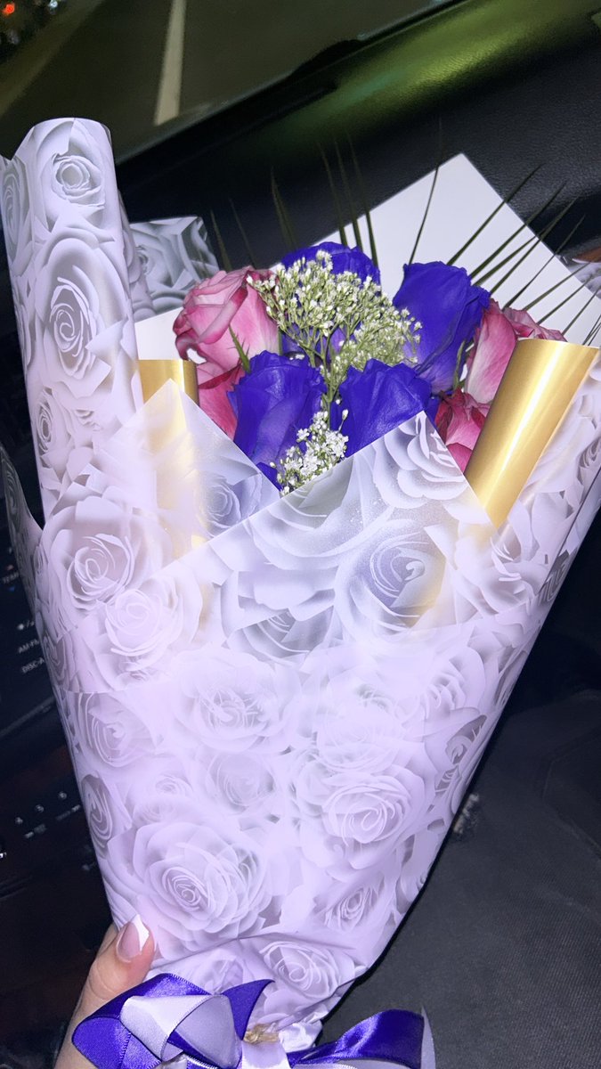 Esamvgs's tweet photo. Will you be my valentine, month anni &amp; Valentines part 1 🥰🥰 https://t.co/YNOnBkDfRT