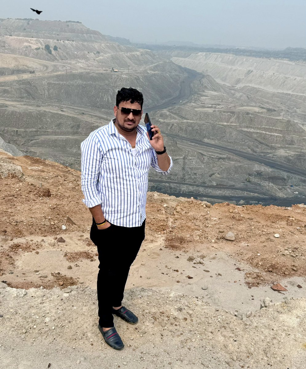 TheAnilkumarG94's tweet photo. बदला और बदलाव,
दोनो जरूरी हैं...🖤
#कोळसाखान @चंद्रपूर
#photooftheday #photograghy #Viral #New #CoalMining #MH34 https://t.co/XSPS7Dblcb