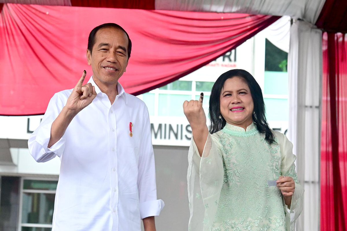 Alhamdulillah saya bersama Ibu Iriana telah turut melaksanakan Pemilihan Umum (Pemilu) Presiden &amp; Wakil Presiden RI, serta DPR RI, DPD RI, DRPD Provinsi, dan DPRD Kota.

Tiba di Tempat Pemungutan Suara (TPS) 10, Kecamatan Gambir, Jakarta Pusat, Rabu, 14 Februari 2024, sekitar pk.