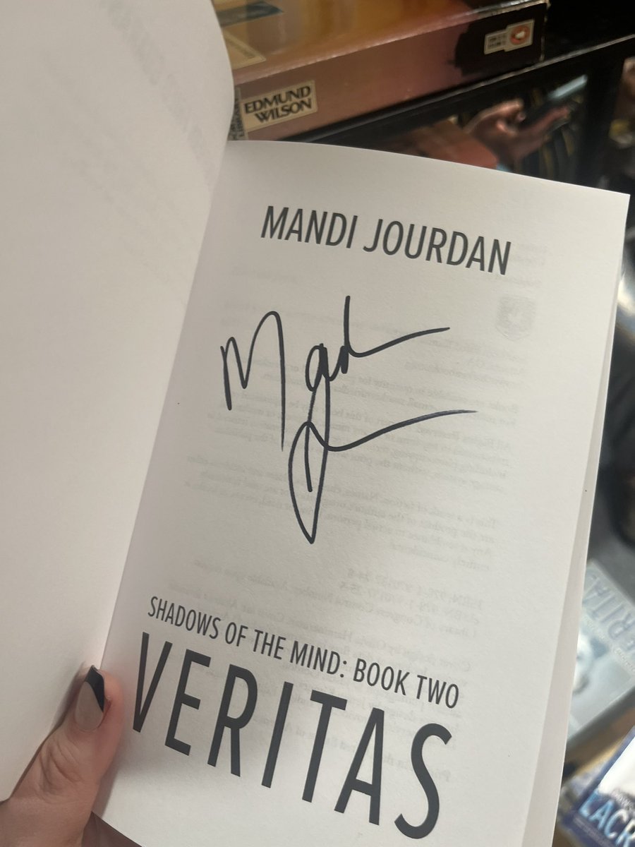 MandiJourdan's tweet photo. I had the best time reading, signing, and Q&amp;A-ing with @jeansvaljeans tonight! 🫶 https://t.co/yCovpsGtrA