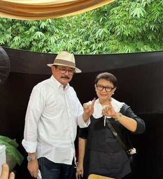 Ibu Sri Mulyani dan Ibu Retno kompak pake baju hitam 🤟

#YakinPilihGanjar 
#ganjarpranowo
#GanjarMahfud2024