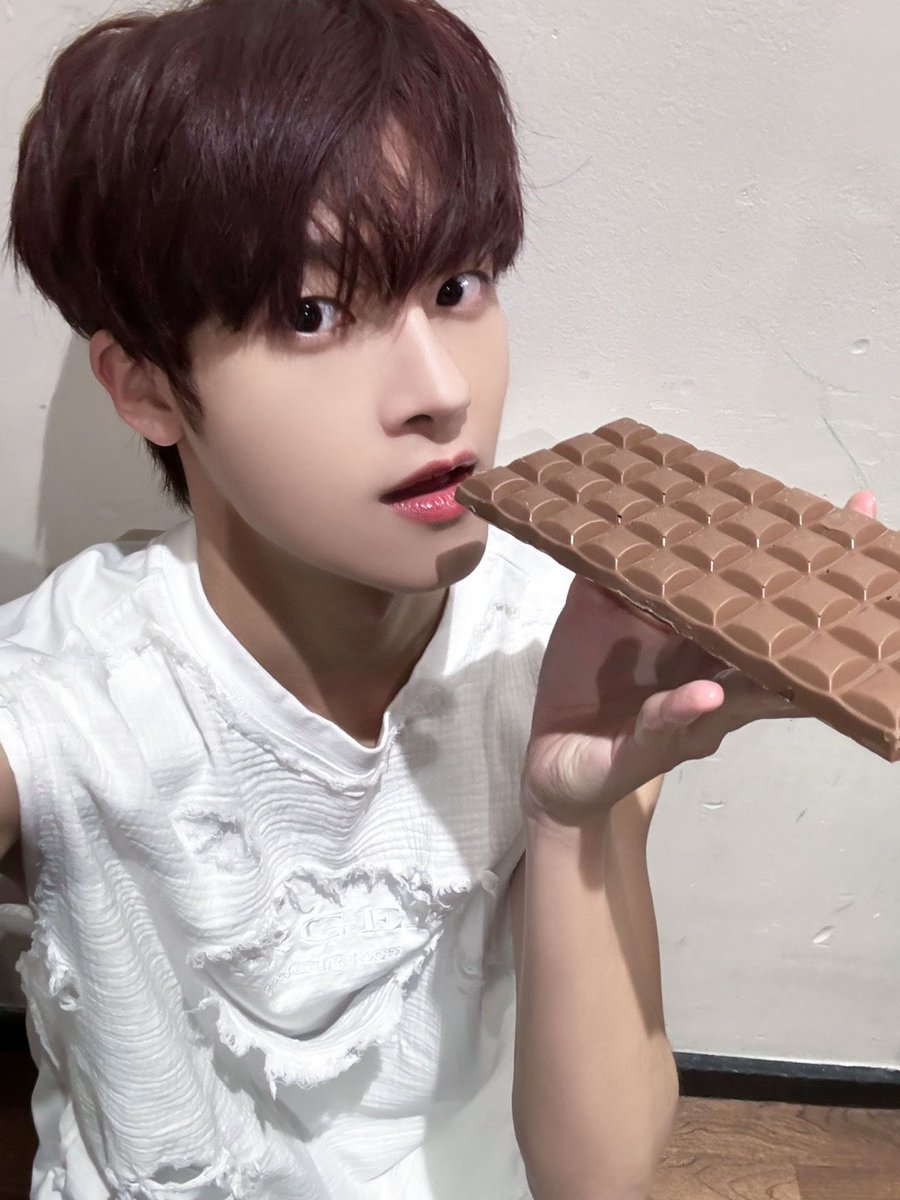 xikers_official's tweet photo. [👀] 

𝙧𝙤𝙖𝙙𝓨💝
𝙃𝙖𝙥𝙥𝙮 𝙑𝙖𝙡𝙚𝙣𝙩𝙞𝙣𝙚'𝙨 𝘿𝙖𝙮 🍫

#xikers #싸이커스 https://t.co/UHVjHeJKra