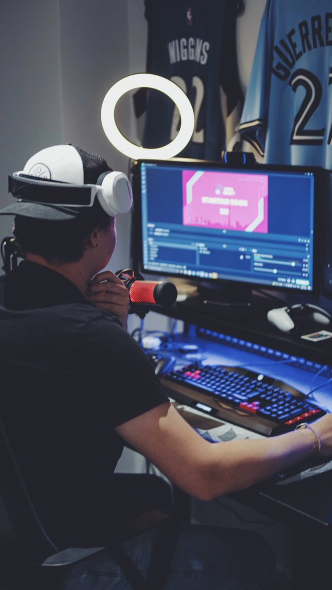 MediaMikee's tweet photo. To my previous followers curious about the #DCbroadcast tag, Iβve been enrolled in broadcasting & radio & currently on the back half of my first year! Being a content creator before this, my love for sports has never changed, but my vision did. See you on the big screen π₯π€π» https://t.co/94Cnsl4ZGZ