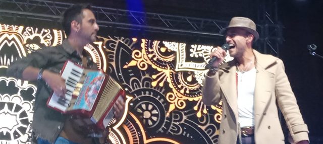 LOS VÁSQUEZ DESATAN LA LOCURA EN PUTAENDO
Un gran show para la quinta noche de carnaval.-
putaendouno.cl/?p=29273