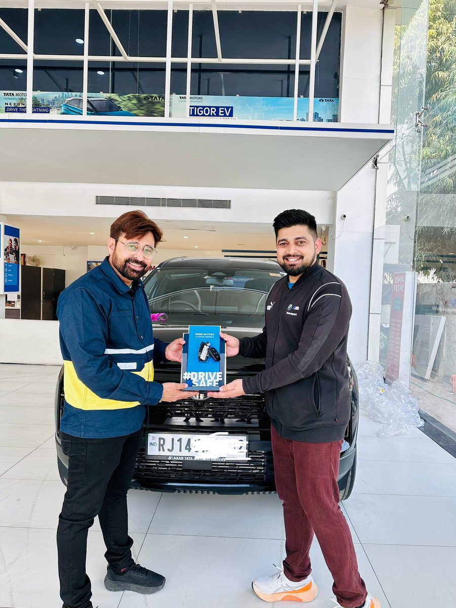 Hiteshdotcom's tweet photo. Happy birthday dad. The satisfaction of gifting a car to dad is just ❤️
I asked him to pick any brand, any car and He is a big fan of Safari and wanted no other car. https://t.co/ZAXzNvNkWg