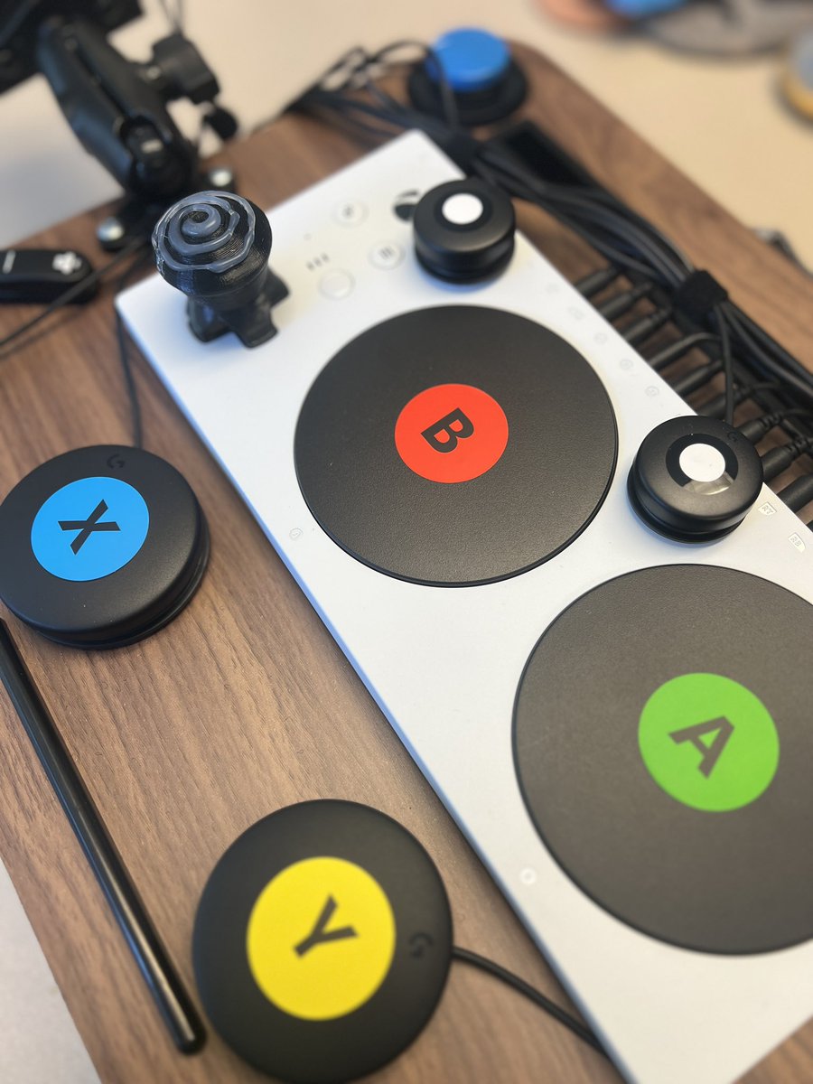 DanielleCTRS's tweet image. Posting cause I think it’s pretty. I think it’s important to give my patients a controller that they can be proud of and is easy on the eyes. Cord management is a crucial learning curve to building these setups! #xboxadaptivecontroller @MSFTEnable @Xbox #soeveryonecangame