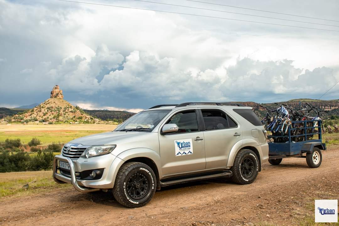 UrbanTelephoneT's tweet image. With experience and capacity Urban Taxis &amp;amp; Tours is the best cab service &amp;amp; tours provider in Ls🇱🇸

📧 info@urbantaxis.co.ls 
☎️ (+266) 5915 1197/68257097/27319097
🌎 urbantaxis.co.ls 

#cabs #PuttingYouFirst #Lstwitter