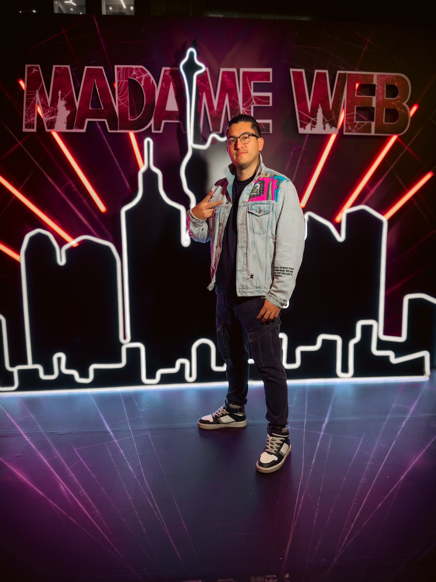 Fotitos chulas saliendo de ver #MadameWeb y después de haber estado a centímetros de #DakotaJohnson 😍

Sobre la película les puedo decir que termina siendo lo que todos sabíamos, pero no dejará de dividir opiniones, ahí me cuentan que les pareció cuando la vean.