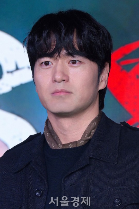 #LeeJinWook reportedly to join #SongHyeKyo and #JeonYeoBeen in upcoming movie <#DarkNuns>, he will act as a priest.