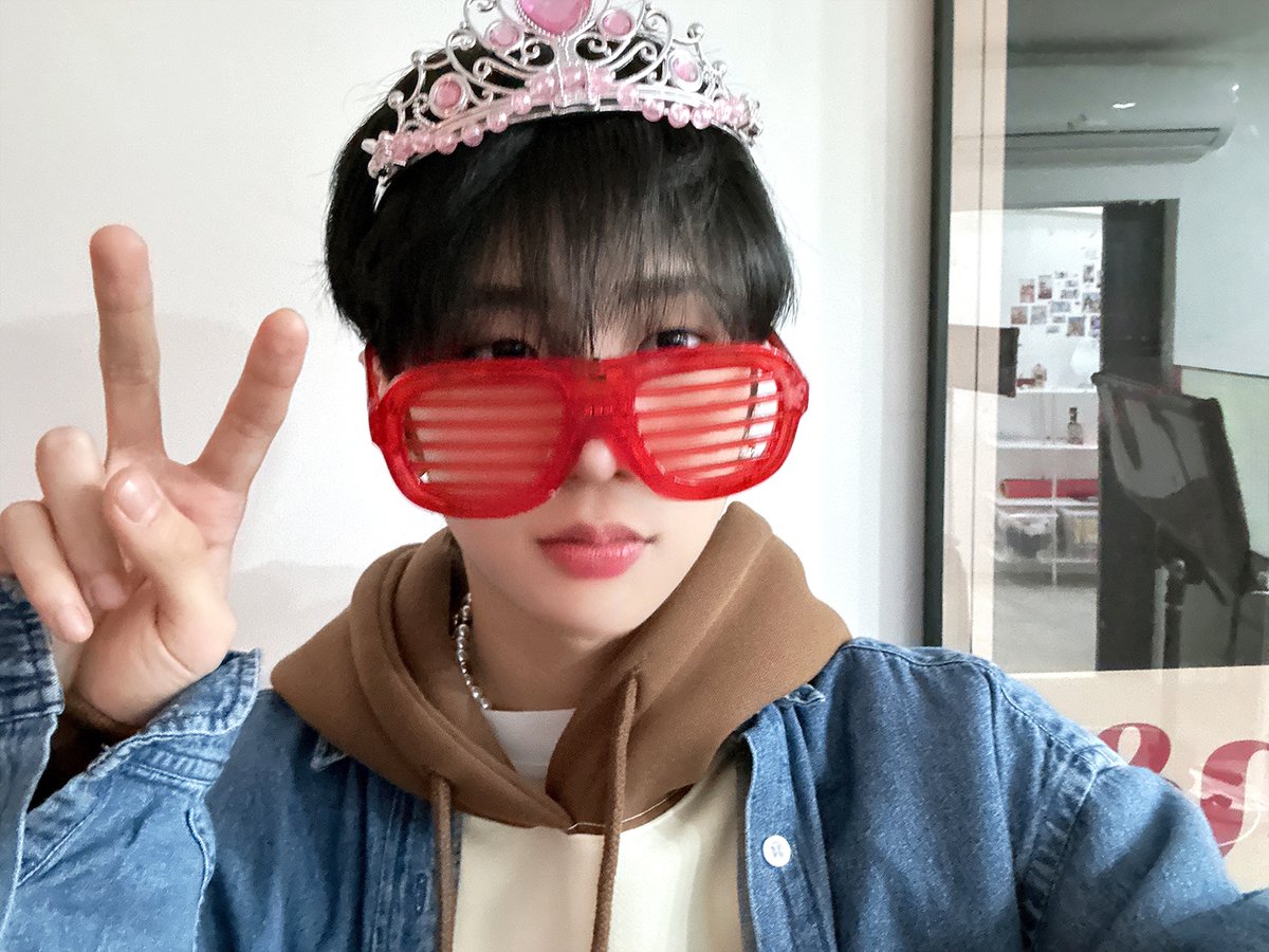 [#비맞은강아지]
달콤한 하루 보내세요🍫

#82MAJOR #에이티투메이저
#남성모 #NAMSEONGMO