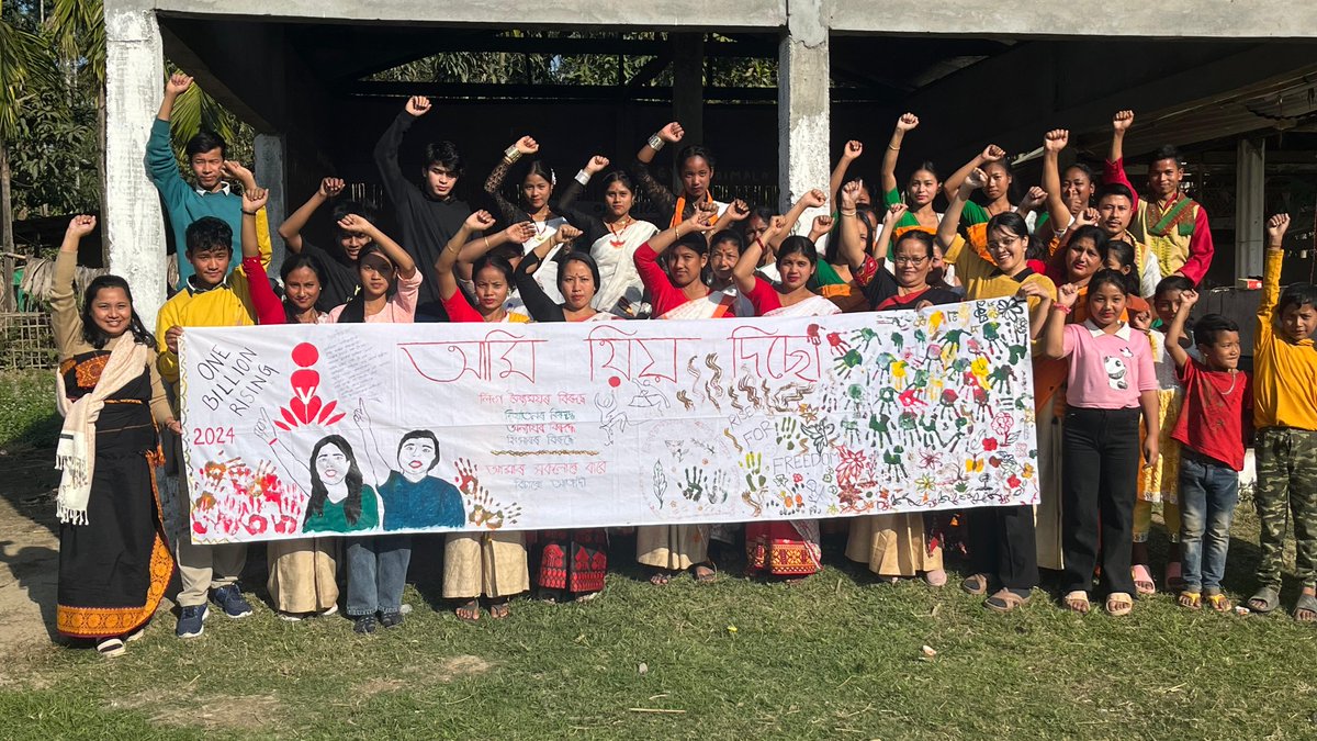 NEN_India's tweet photo. Around 400 women and youth joined together to raise a collective voice against gender-based violence, through games and creative means such as song, art, play, dance, poetry, etc. This is how #1BillionRising 2024 unfolded in #Assam.
#VDay #RiseforFreedom #UntilTheViolenceStops https://t.co/19aNVfvThF