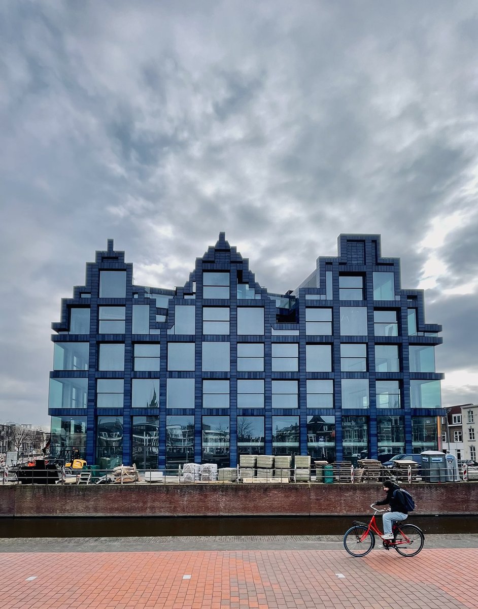 cuthbert48's tweet photo. Found this new build take on the traditional Dutch town house yesterday in Delft. Stunning. https://t.co/zUqjWpWMN6