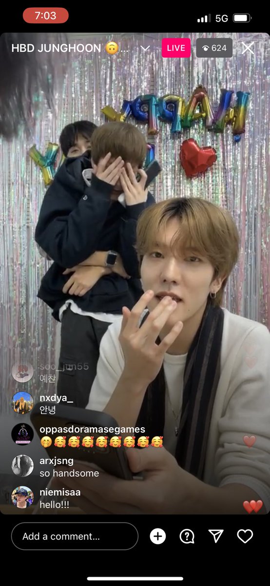 55qge's tweet photo. crying i love them 💔💔 https://t.co/ORbntsA8Ww