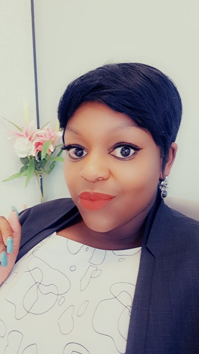 GlamandPositive's tweet photo. This #ValentinesDay bores me to death, can it end already. Let me just keep taking selfies 🙄😏 does @NetFlorist #netflorist not give freebies to those that don't get gifts? https://t.co/EfwF8Jvnui