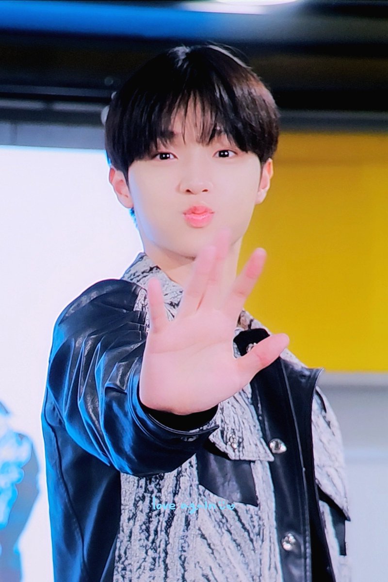 ๐๐๐ฃ๐ ๐๐๐๐๐ โกฬ เท tweet media