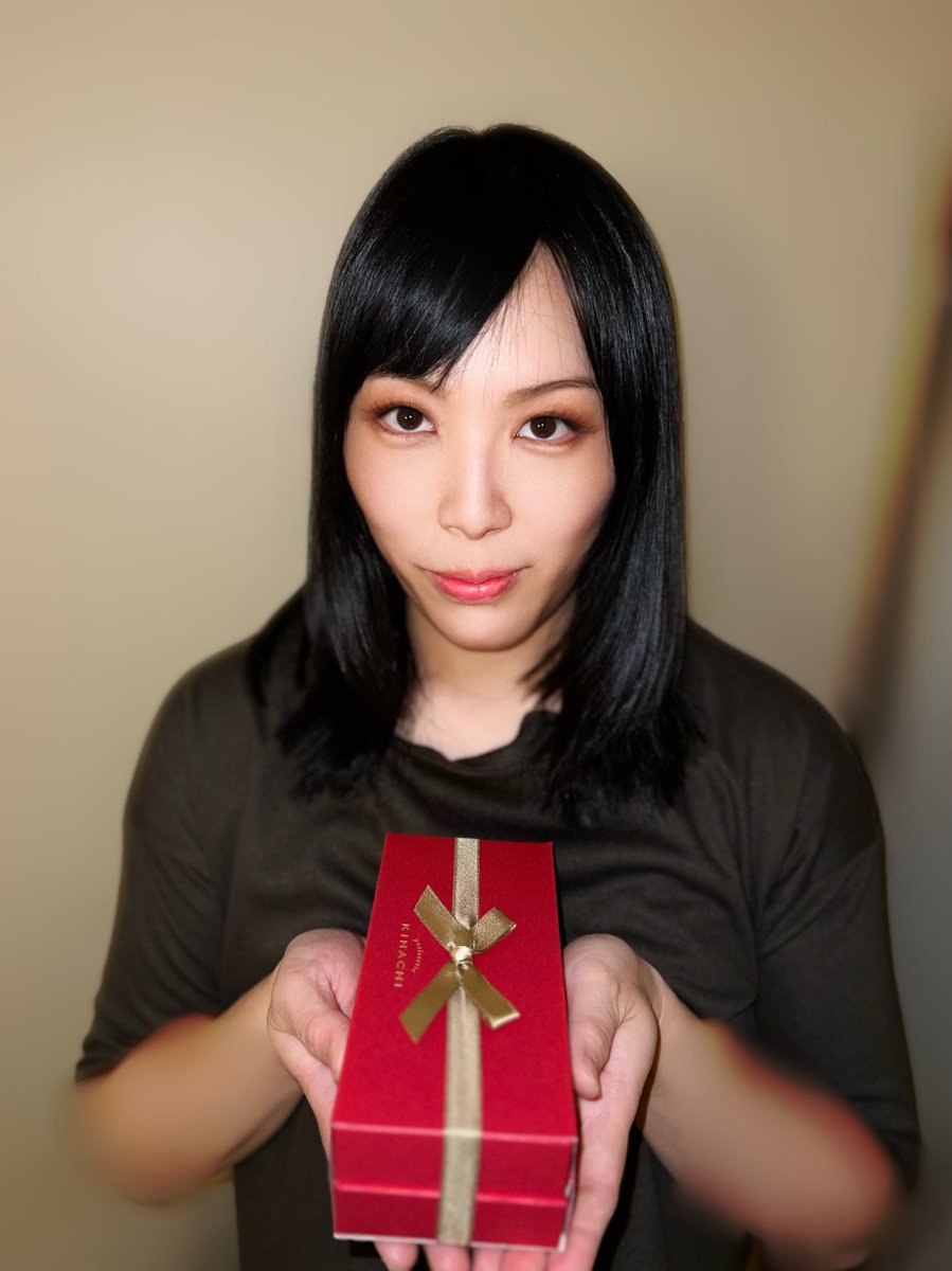 HashimotoKotoe's tweet photo. 昨日、ジュリー・ターナー北朝鮮人権問題担当特使が新潟県に来て、

13才で拉致された横田めぐみさんの事件現場を視察した。

日本は恐ろしいことに、女子中学生が拉致され強制妊娠させられても、

犯人が外国の軍隊である場合は、警察も自衛隊も犯人を逮捕してはならんと決めているんじゃ。

憲法でな！

つまり、日本国憲法は事実上、人権を否定するためにあるということじゃな。

何しろ外国の軍隊が犯罪の実行犯の場合、

犯人を逮捕しようとしたら外国にいかなければならず、

犯人も抵抗するから必然的に交戦せねばならず、

軍事力の行使を禁じた憲法9条に違反するから駄目というわけじゃ。

本当何なんじゃ！　

日本国憲法が施行されたとき、

地球上には北朝鮮も中華人民共和国も存在しなかった。

じゃから、この憲法は北朝鮮みたいなのを全く想定していないんじゃ。

なのにまだ一度も改正していない。

こんな憲法で国民の人権を否定しとるカスは世界で日本だけじゃ！

問題は拉致事件だけじゃないんじゃ。

2021年8月、アフガニスタンでタリバン勢力が復活したとき、

首都のカブール空港に自衛隊のC-130輸送機が2機着陸した。

アフガニスタン内の邦人と日本大使館で働いていたアフガニスタン人とその家族など、

タリバン勢力からやられてしまいそうな人々を助けるためじゃ。

しかし、実際に助けたのは日本人記者1人とアフガニスタン人14名だけじゃった。

C-130輸送機は定員92名。

それが2機もいてたったの救出は15人だけ！

残りの日本人は韓国軍がかわりに救出してソウルまで飛行機で運んだ。

何でこんなことになったかというと、

憲法9条があるから、自衛隊は

「カブール空港に来た人だけ助けるが、自衛隊は空港の外には絶対に行かない」

ということをやったからじゃ！

そんなんな！タリバン勢力が銃で武装して交通要所を占拠していたのだから、

たまたま空港の近くにいた人しか来れるわけない！

しかし、韓国軍には憲法9条みたいなアホなルールはないため、

銃を持って空港の外に出て、救出作戦を実行できたわけじゃ。

韓国にネガティブな気持ちがある人が多いのはわかるが、

これは素直に評価せんといけんとワシは思う。

韓国軍による救出は「奇跡作戦」と言われ、

0歳児の赤ちゃんなど自分では絶対に移動できない人たちを韓国兵が銃を携えながら救出に向い、

1人の韓国兵がニッコリ笑いながら赤ちゃんを助けた写真が撮影され、

世界に配信され称賛された。

もちろん日本のマスコミは報道しない。

これが自衛隊なら

「0歳児の方も空港まで歩いて来てくださいね！そうじゃないと憲法9条違反になるから救出できません！」

となるわけじゃ。

ワシは日本人として恥ずかしい。

自衛隊員だって本当は助けてあげたいじゃろう。

でも、文民統制で政治家が総司令官じゃから、憲法違反になる真似は出来なかったんじゃ。

なあ、いつまで女子中学生が拉致されても何もできない世界最低の憲法をそのままにしておく気なんじゃ？

改正が無理なら破棄しろ！

元々、日本国憲法は銃口を向けられ、暴力によってつくられた憲法じゃ。

第90回帝国議会で可決され成立した日本国憲法じゃが、

そもそも可決当時、日本には主権がなく、基本的人権が存在しなかった。

巷では、占領軍によって何万人という日本人女性が性奴隷にされ（アミューズメントレクリエーションアソシエーションと言われた）、

女子校に占領軍トラックがきて女子校生を1クラス単位で連れ去って性奴隷にしても警察は指を咥えてみてるしか出来なかった。

日本人の基本的人権は戦争に負けて消滅していたからな。

そんな中で可決された憲法がそもそも法的正当性を持つのか、ワシは甚だ疑問じゃ。

早く憲法改正せよ！　破棄せよ！

日本を日本人の手に取り戻せ！

最後に宣伝させてな！

ワシの新刊『われ、正気か！』が24日に発売される。

広島弁でこれからの日本に大切なことを書いた！日本を守るために絶対知っておかなければならんことじゃ！
先行予約してな！
https://t.co/ruJIvj5hNT

また、ワシのこの本にサインが欲しい人は、このリストから本と（返送料等に）アマギフを送ってな！
https://t.co/B2ISdH24gI
ギフトメッセージ欄に宛先と宛名を明記してな！2月末から順次発送する！
宜しくな！