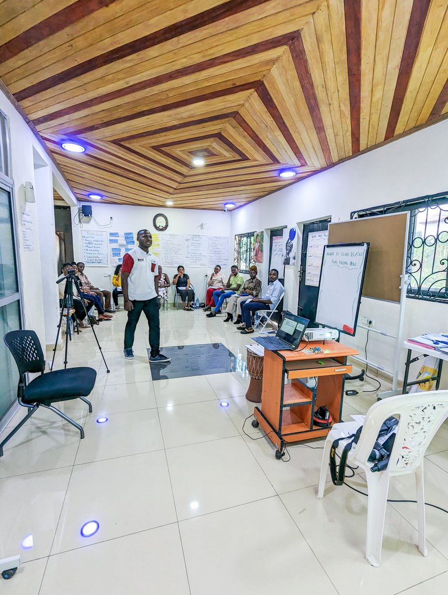 voyonline's tweet photo. Cohort 2 of our #VOY #TOT certification program is on course at the #VoyPeaceCentre in Buea
@ntui_oben @incredible_ti 
#VOYTOT
#VOYPeaceCentre
#VOY
#ConflictTransformation
#VoicesOfTheYoung https://t.co/u7tYo9XUf6