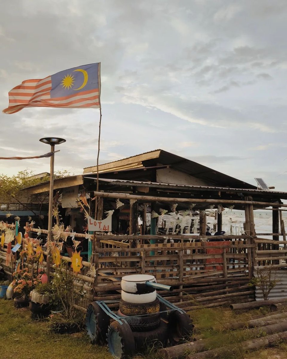 The ocean's roar is music to the soul 🌊

📍 Pantai Pimping, Membakut, Sabah

Photo by @santanajinik_

#exploresabah #KKCity