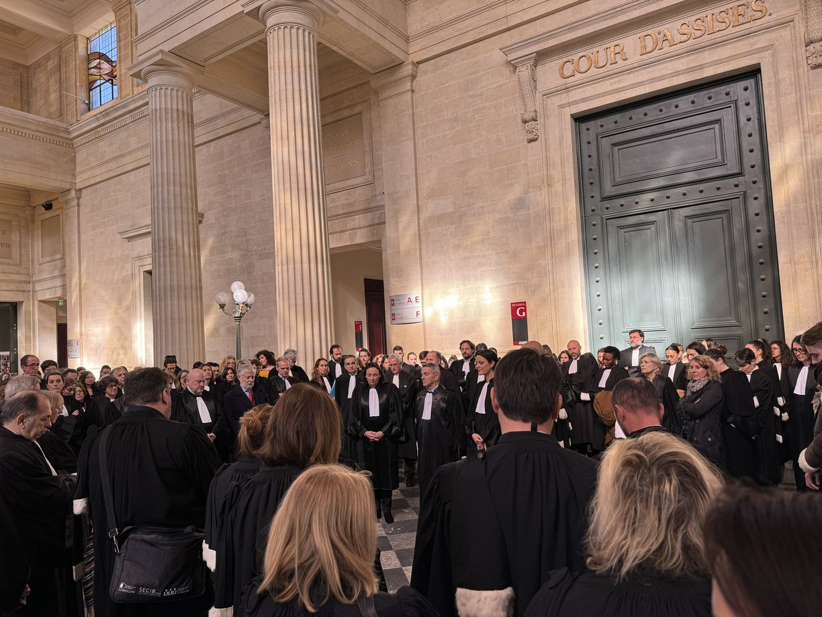 Bel hommage du @BarreauBx et du monde judiciaire bordelais à notre confrère Robert BADINTER par une lecture de son discours devant l’Assemblée Nationale pour demander l’abolition de la peine de mort. 🖤