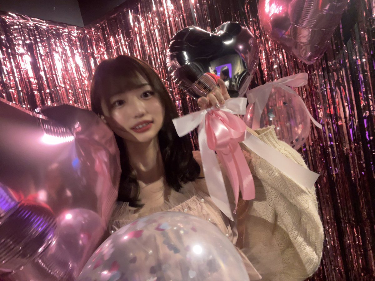 s_nrk_'s tweet photo. *•.𝙷𝚊𝚙𝚙𝚢 𝚅𝚊𝚕𝚎𝚗𝚝𝚒𝚗𝚎🫧 ̖́-

女の子20人でパーティー🥂
チョコフォンデュやピザ、ビンゴも用意してくれて盛り上がった🫶🏻

#ValentinesDay https://t.co/8WR5AsXhgu