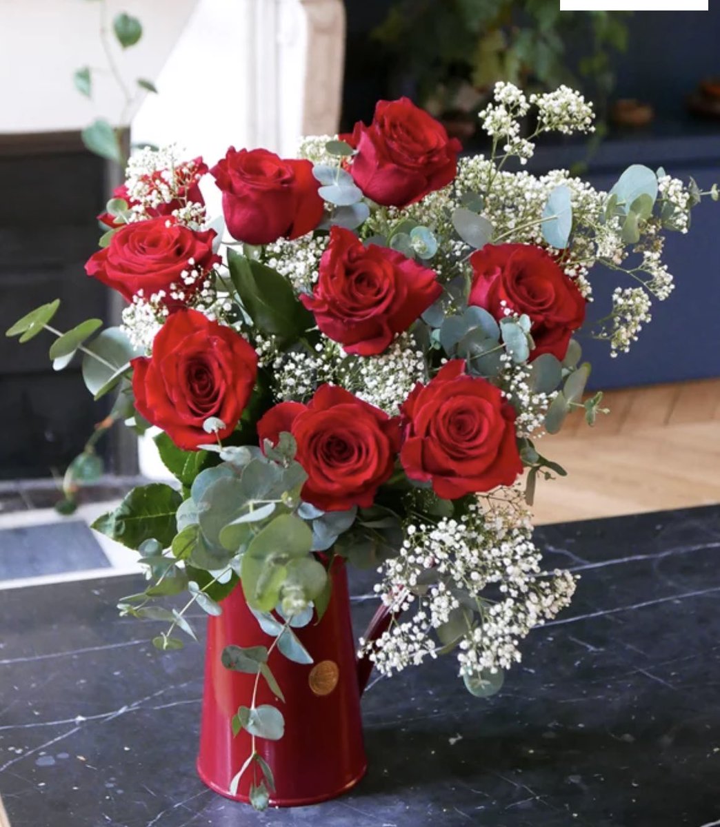 websilone's tweet photo. Bonjour @monceaufleurs, ma femme a reçu son bouquet pour la #SaintValentin… et quelle déception !
Le bouquet reçu vs celui « vendu » sur le site.
Au prix du bouquet (85€) c’est vraiment une honte ! 
Et je vous passe l’état du carton et du mot dans lequel le tout est arrivé ! https://t.co/9lfzYQTieN