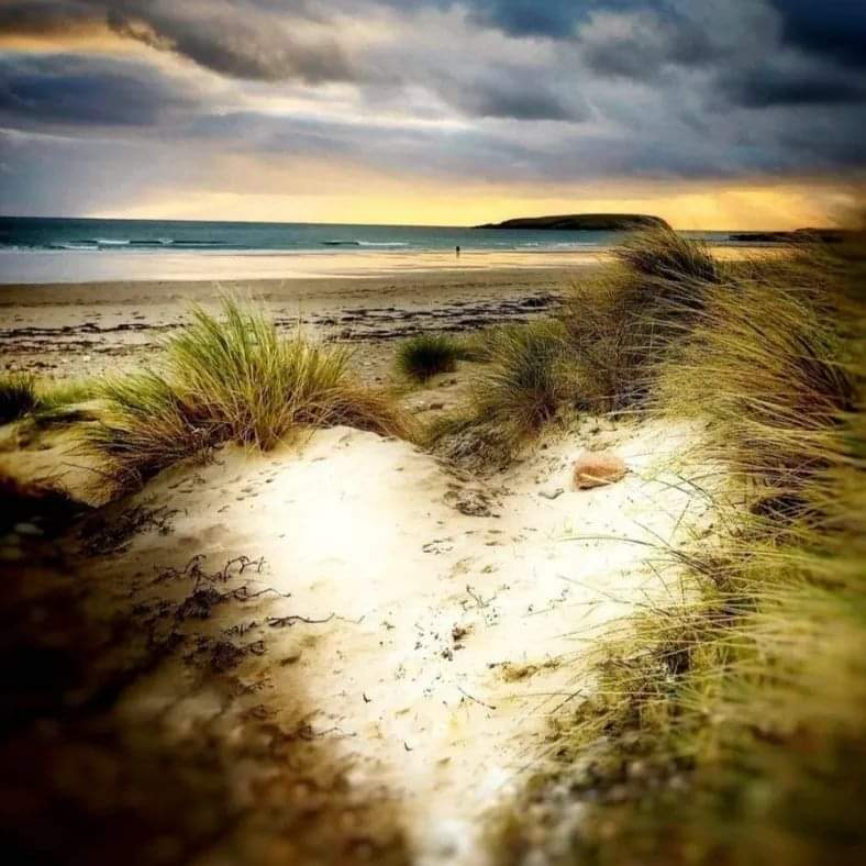 Happy Valentine's Day! 💞 Have you discovered your heart in #Achill or lost it amidst the stunning landscapes? 💗Share your Achill love story with us; we'd love to hear about your special moments here! 💗🥰
 📸  @victoriapembletoncalvery 

#ValentinesDay #LoveStory #AmazingAchill