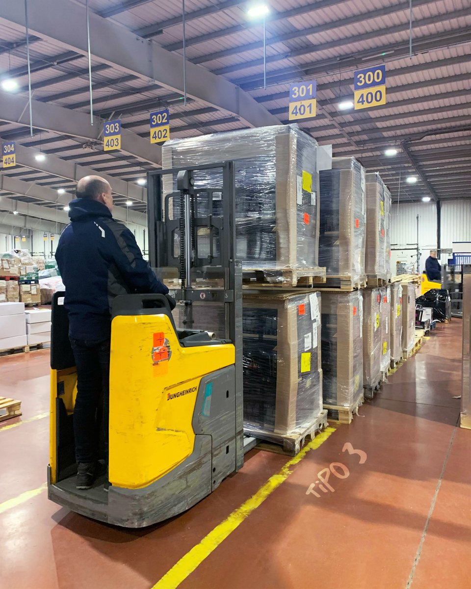 Prácticas con la carretilla tipo 3 o APILADOR en instalaciones del cliente 📦
¿Tipo 3? ¿Cómo se distingue?
➡️ El conductor suele ir de pie o sentado sobre la propia máquina
➡️ Equipo más pequeño que una carretilla frontal T4
➡️ Desplazamientos más ágiles
➡️ Elevación + de 0,5 m