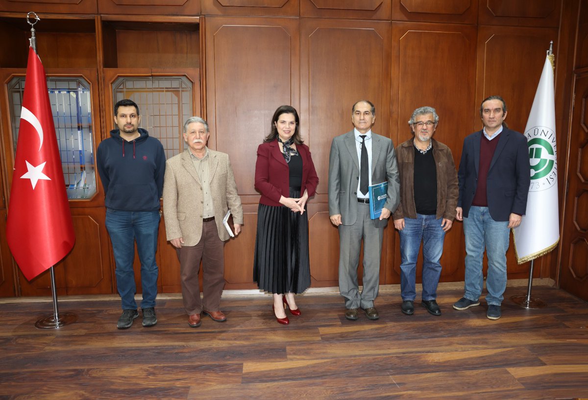 Göreve yeni seçilen Çukurova Öğretim Elemanları Derneği Başkanı Sn. Prof. Dr. Sedat Türkmen ve Yönetim Kurulu Üyeleri, Rektörümüz Prof. Dr. Meryem Tuncel’e nezaket ziyaretinde bulundu.
