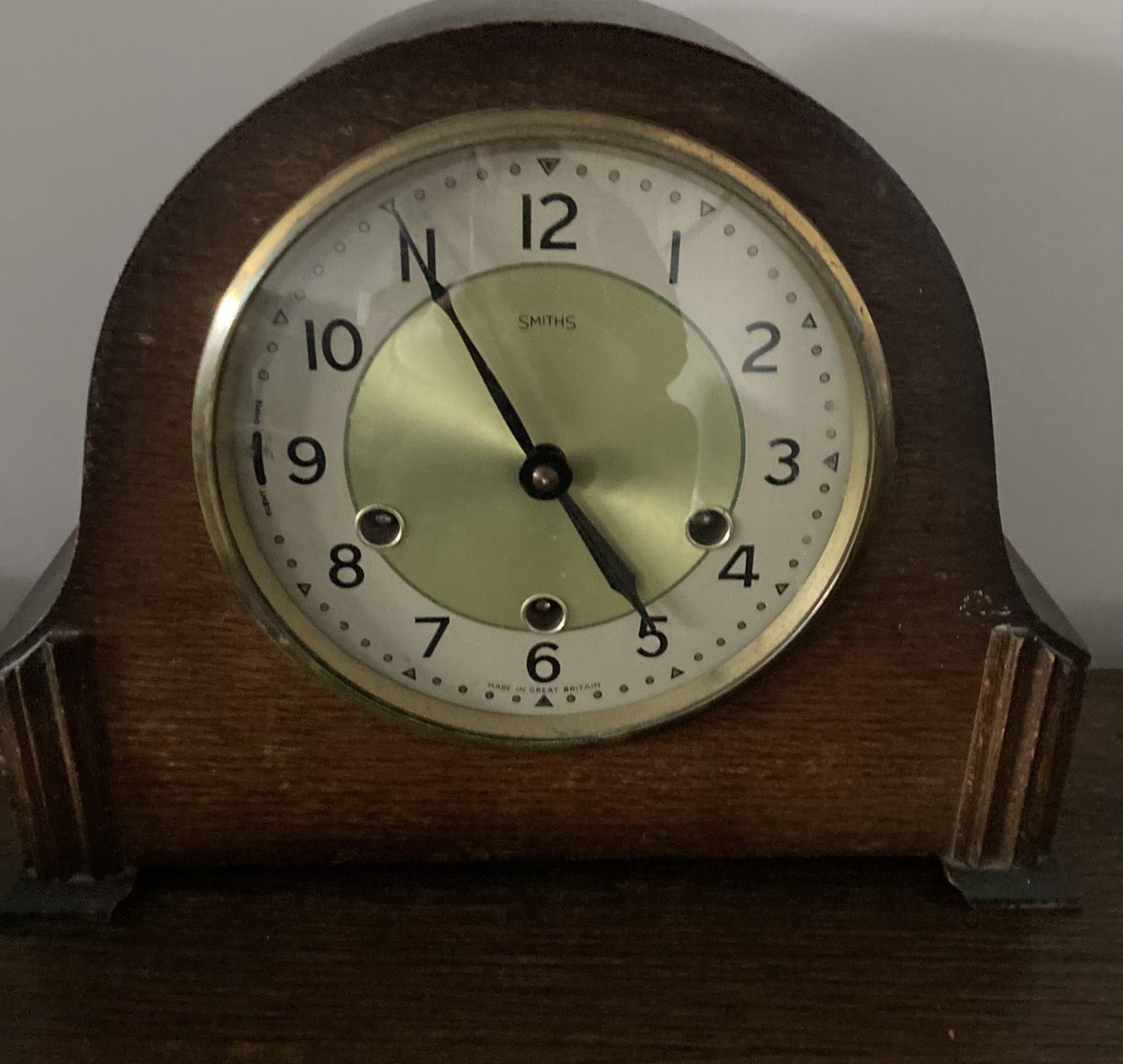 FrisbyKev's tweet photo. @EBMuseum @BarnsArchives @EldonHaz My dad had a clock bought by his parents for his 21st birthday in 1959 I still have the clock and the card that it came with https://t.co/qjUllpQX7N