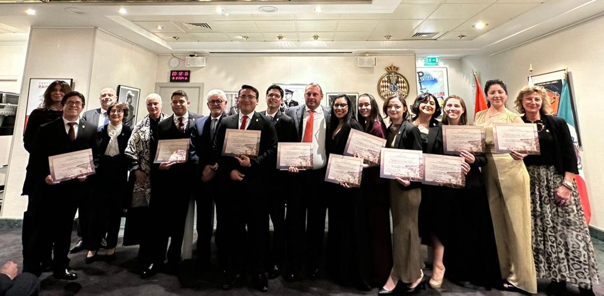 bjc_agua's tweet photo. ¡Una calurosa felicitación a los 10 estudiantes mexicanos 🇲🇽 de la 41a generación de becarios de la fundación @TurquoisMonaco!

Concluyeron con éxito sus estudios en danza, música y gastronomía, demostrando un excelente desempeño como embajadores del talento mexicano en Mónaco 🇲🇨 https://t.co/ZEJQxBc533