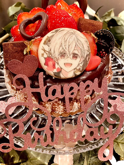 ¨̮⃛𝗛𝗮𝗽𝗽𝘆 𝗕𝗶𝗿𝘁𝗵𝗱𝗮𝘆 雪⃛¨̮今年は私が食べたかったメゾンドショコラのケーキをちょっとデコりました花火も付けてド派手にハピバー!!!!ケーキは美味しすぎて感動してます( ߹𖥦߹ )選んで良かった 