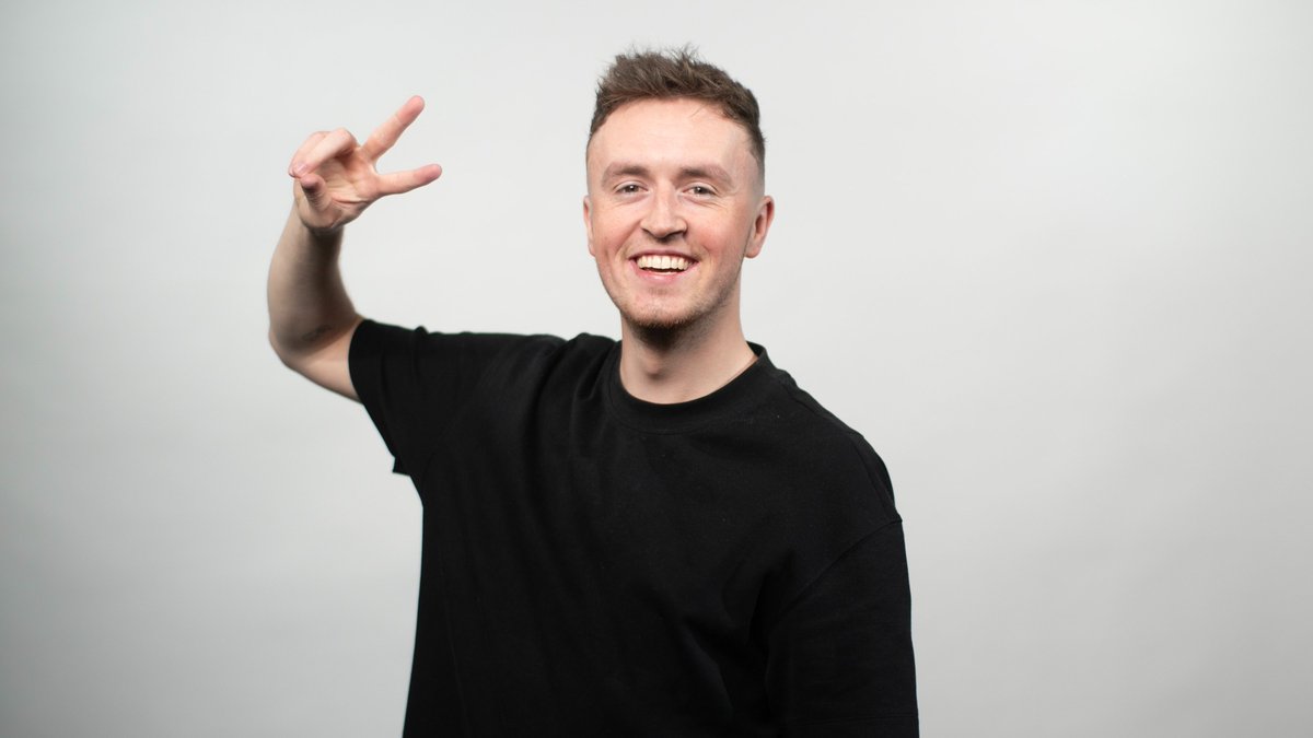 WhereIsDave2's tweet image. Dave did not host Fully Charged this morning. 

Dave has hosted 24 episodes out of 27 this year (88%). He has taken 2 sick days.