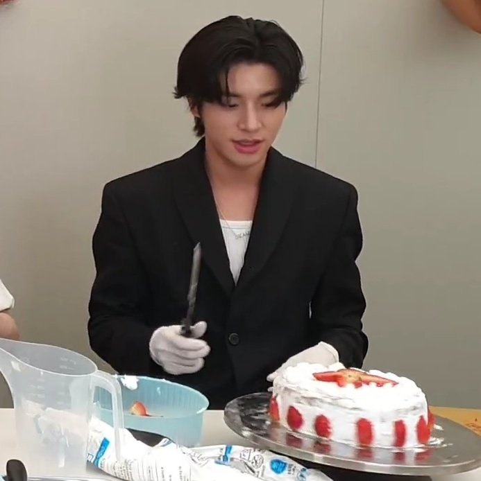 jaeyundoII's tweet photo. cake by jake !!!! https://t.co/3wc6HPyO0h