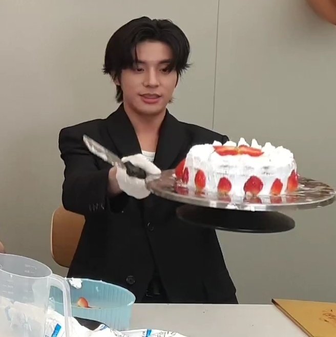jaeyundoII's tweet photo. cake by jake !!!! https://t.co/3wc6HPyO0h
