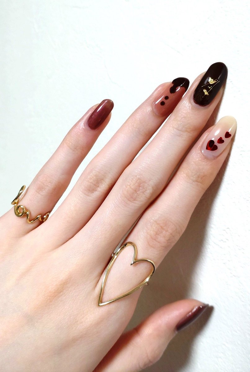 eugenia_0708's tweet photo. 🍫💓💞

・THREE--SWEETEST TABOO, DOLCE DARLING
・iLLO--シャーロック
・THEPOLISH.--milkglass
・sopo--Sparkle jelly

#セルフネイル　#THREE　#thepolish　#sopo https://t.co/fwjSTAJ7PX