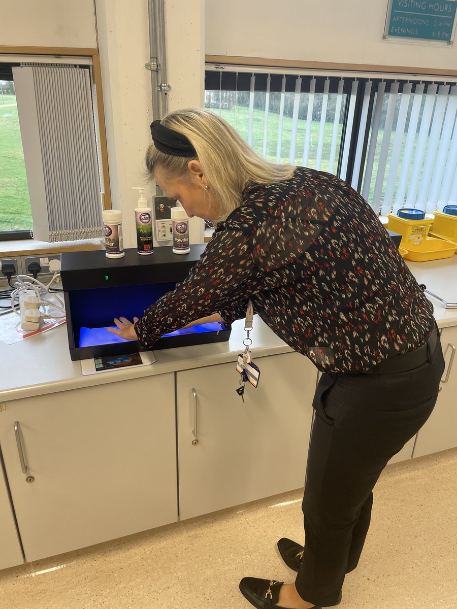 NursingMid_UL's tweet photo. Our Clinical Skills Co-Ordinator Mairead Hussey giving students on “A Taste of University” programme some demonstrations in our Clinical Skills Laboratories. 

EHS run a two-day programme for a number of TY students from schools in the Mid-West. #UL #DNM #EHS #Nursing #Midwifery https://t.co/3Rk4Y8dTn1