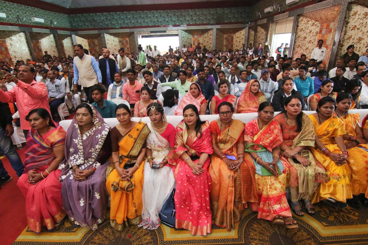 भोपाल के मानस भवन में लोधी-लोधा-लोध क्षत्रिय महासभा द्वारा आयोजित प्रांतीय बैठक व सम्मान समारोह में शामिल हुआ। 
इस अवसर पर मध्यप्रदेश के मा. मुख्यमंत्री <a href="/DrMohanYadav51/">Dr Mohan Yadav</a> जी सहित स्वजातीय मंत्री व विधायकों का अभिनंदन किया गया।
मैं महासभा के सभी पदाधिकारियों का आभार व्यक्त करता हूं।