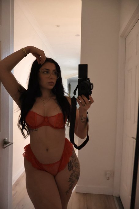 I hope you all had a lovely day 😘 https://t.co/mQLe8lHWmx