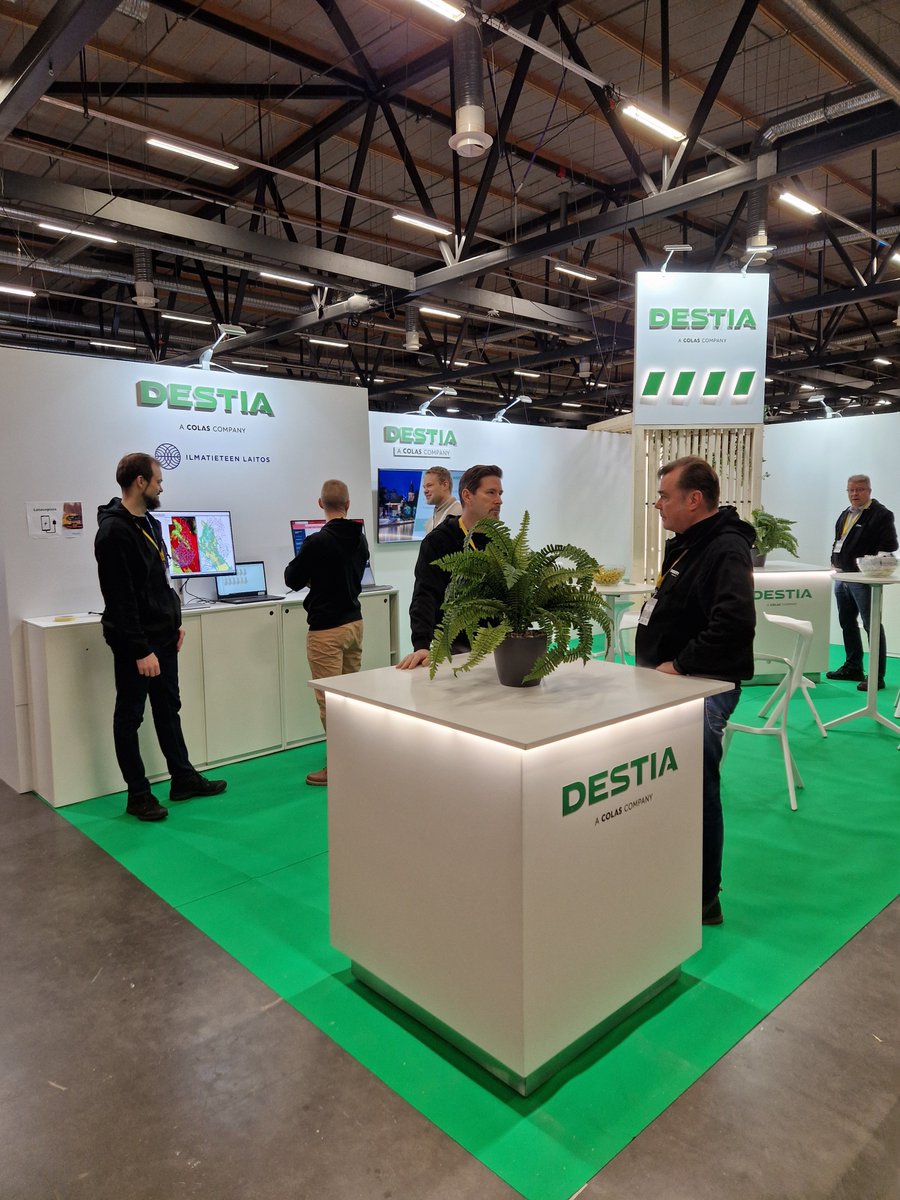 Huomenta Jyväskylästä! Täällä ollaan taas päästy messutunnelmiin tiealan ammattilaisille suunnatuilla Talvitiepäivillä. ❄️

Osastoltamme B842 löydät joukon väylä- ja kunnossapitopalveluidemme sekä Kelikeskuksen ja Ilmatieteen laitoksen asiantuntijoita, tervetuloa!