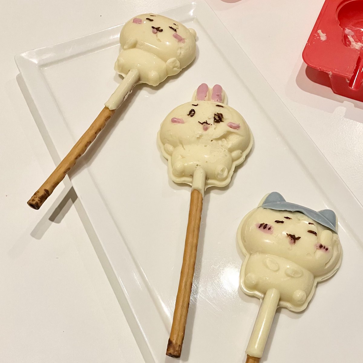 Astro_Ange's tweet photo. 恋愛運アップのため、全国の乙女達を見習って手作りチョコ。ちいかわさん達全員事故りました。
うさぎが一番重傷なご様子😭

#ちいかわチョコ
#平成女児チョコ
#バレンタイン
#手作りチョコ
#手作りの現実 https://t.co/4yHNyCw6ed