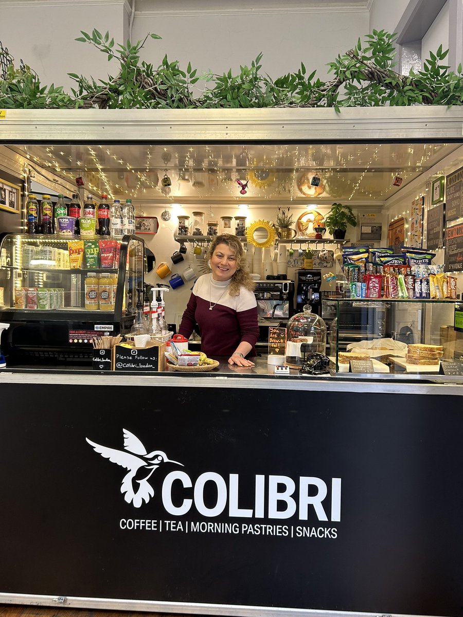 Always a friendly smile from Colibri at West Dulwich station. Off into town for #halfterm fun on the train today. #lovewestdulwich #westdulwich #westdulwichstation #saveticketoffices