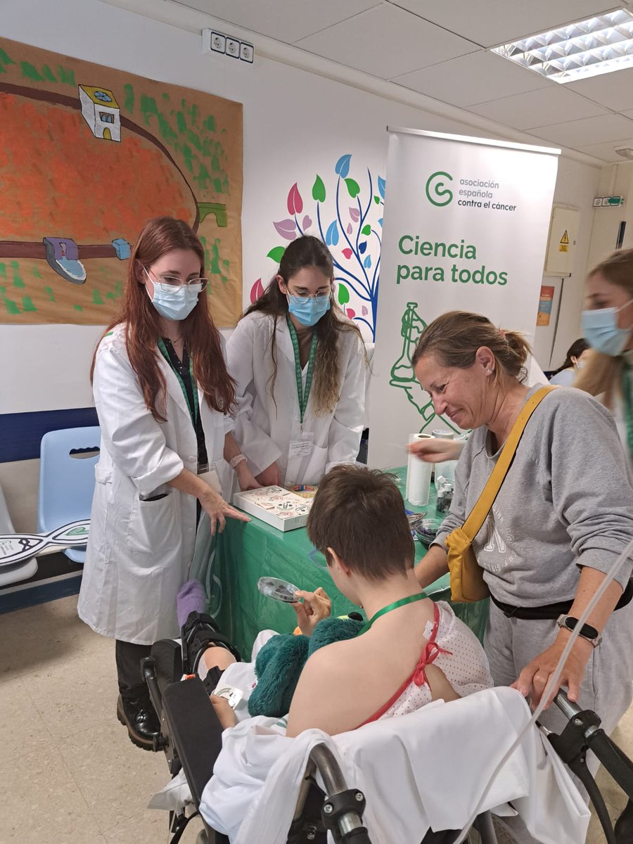hospital_hvn's tweet photo. Gracias a la @ContraCancerEs por este dinámico taller de Ciencia para todos enmarcado en la semana contra el cáncer infantil. https://t.co/f0XKf8o4vC