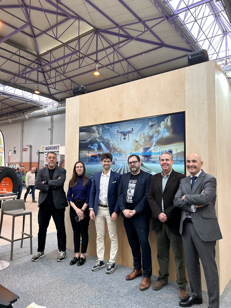 AgroBank_CABK's tweet photo. 3, 2, 1... ¡Ya estamos en Zaragoza!

De aquí a nada, @altavitis, @libelium, @spheragiot  y @ingredalia estarán explicando sus proyectos.

Pásate por el stand de @AgroBank_CABK a saludarnos y descubre todos los detalles. https://t.co/TqDSBntLUe
