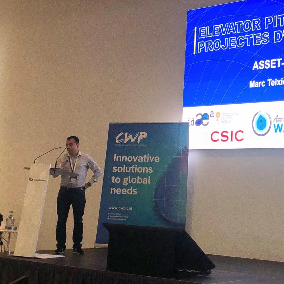 IDAEA_CSIC's tweet photo. 🌧️Com avaluem la qualitat de l'aigua de pluja a #Barcelona?

L'investigador Marc Teixidó presenta el projecte @water_asset al Water #Innovation Day, organitzat per el @CatalanWaterP, on millora els Sistemes de Drenatge Urbà Sostenible per fer front a la sequera.

#WID2024 #SUDs https://t.co/GWcVt8rX91