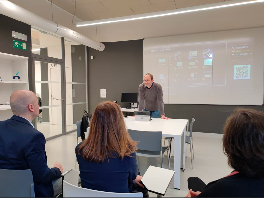 Avui, la comunitat d'#AlumniEAPC ha visitat la <a href="/CasaEnergiaPrat/">Casa de l'Energia</a>, amb <a href="/xavifulla/">Xavier Altafulla</a> i <a href="/herrerajoan/">Joan Herrera</a>, que han explicat, entre d’altres, el projecte de les comunitats energètiques del Prat i el de la flota de vehicles elèctrics compartits

#FemXarxa