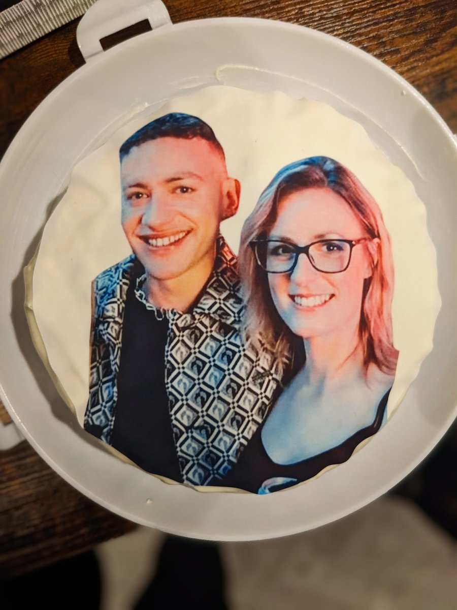 Sam32642480's tweet photo. Turned 31 today and this has to be the best cake I've ever received 🩷 Move over 1995 Mr Bobby cake, @alexander_olly has arrived 🤣👏🎂 https://t.co/IiHa5j2cE7