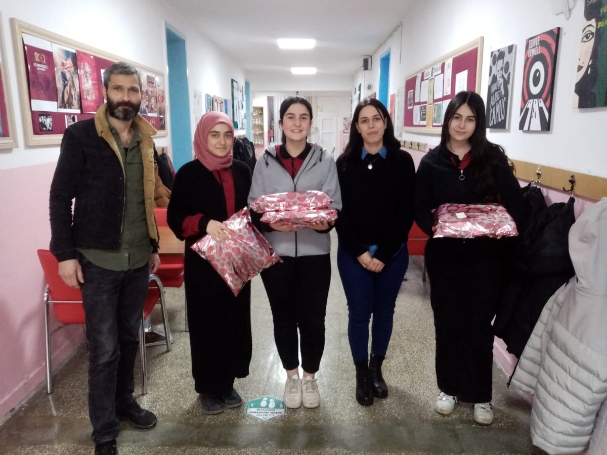 Okul sporları dart branşında şampiyon olan kızlarımızı okullarında ziyarte edip, başarı ve teşekkürlerimizi ilettik. 

Kiğı Spor Kulübü olarak Herzaman yanlarında olduğumuzu bildirir ve başarılarının devamını temenni ederiz.

@fdcpal_kigi